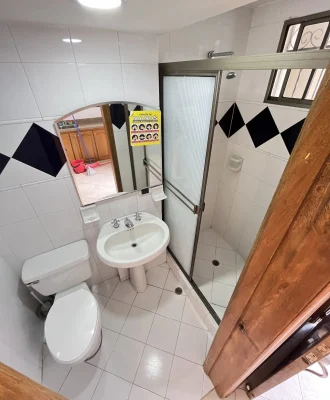 apartamento-205-bano-social-completo-rodadero